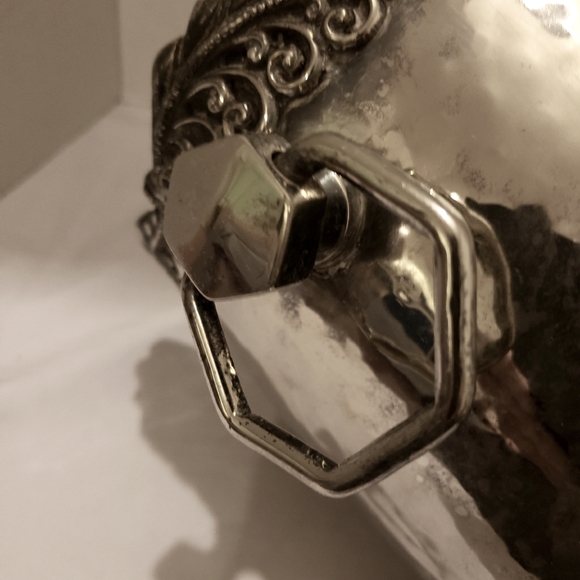 Silverplated Vase with a slight tilt. Artsy styled Laced edge vase. Rare Find. - Picture 2 of 4